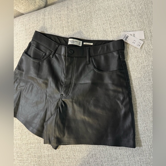 Abercrombie & Fitch Vegan Leather Shorts – Size 12 – NEW With Tags - Picture 4 of 7